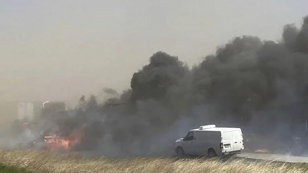 Bei den Unf&auml;llen seien mehr als 30 Menschen verletzt worden, teilte die Polizei mit. (Foto)