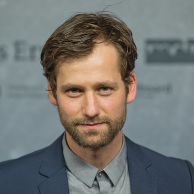 Wie lebt der Schauspieler abseits der Kameras?