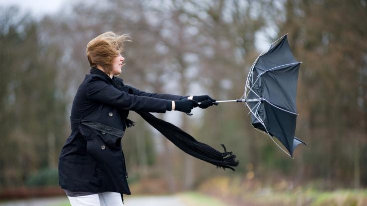 Am Sonntag ziehen teils schwere Sturmböen über einige Regionen hinweg.