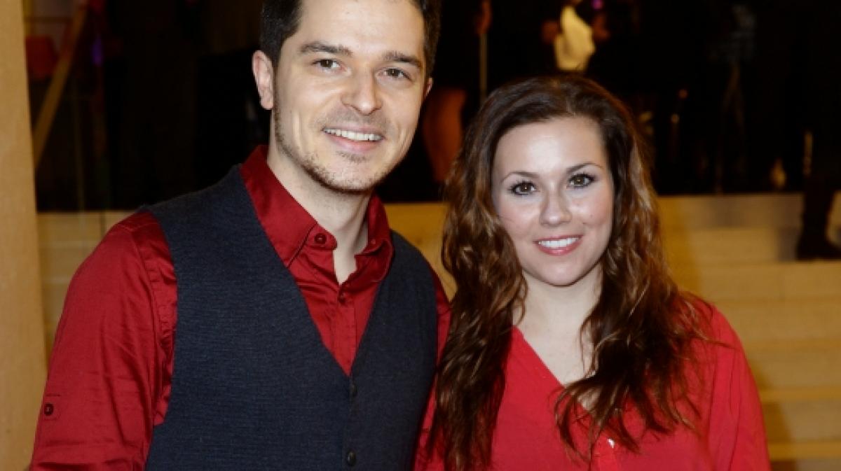 Die Schauspieler Sarah Tkotsch und Felix Isenb&uuml;gel bei der Verleihung des 12. Deutschen H&ouml;rfilmpreises. (Foto)
