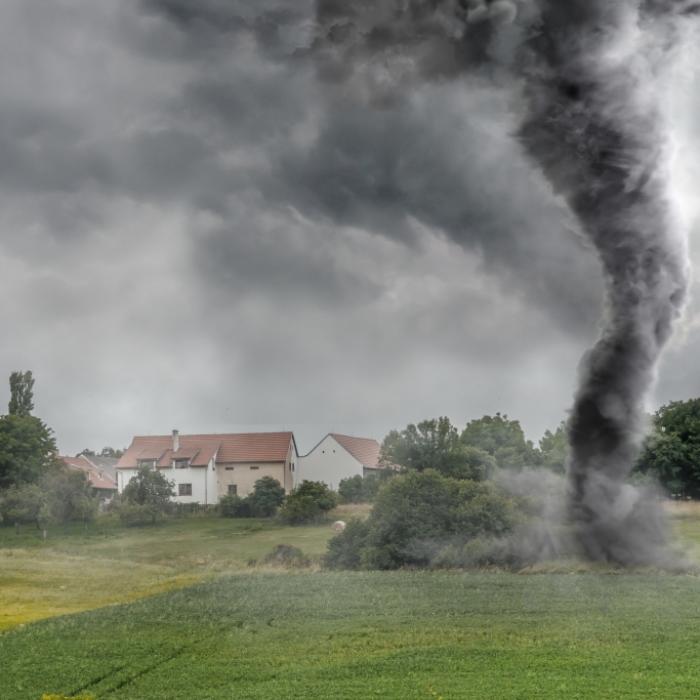 Unwetter-Horror im Video! Windhose verwüstet ganzen Ort