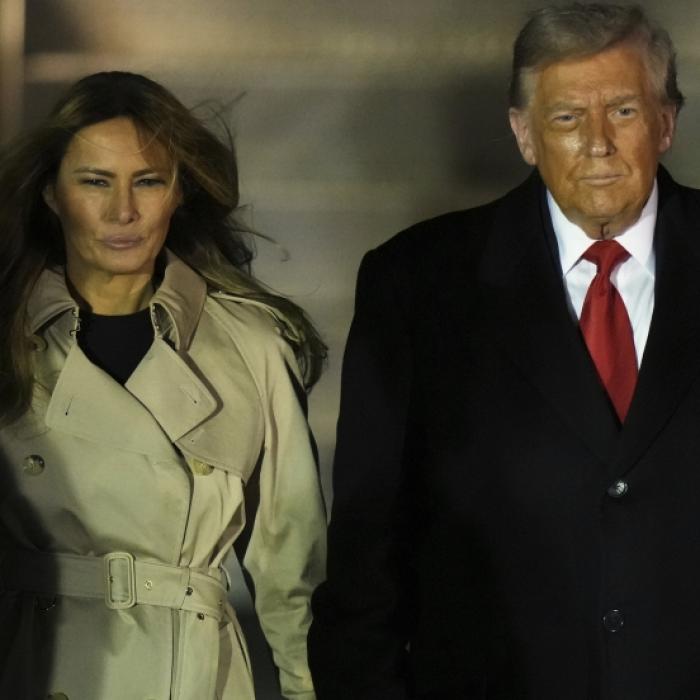 Melania versteckte Trumps Hand - Expertin entdeckte steifen Arm