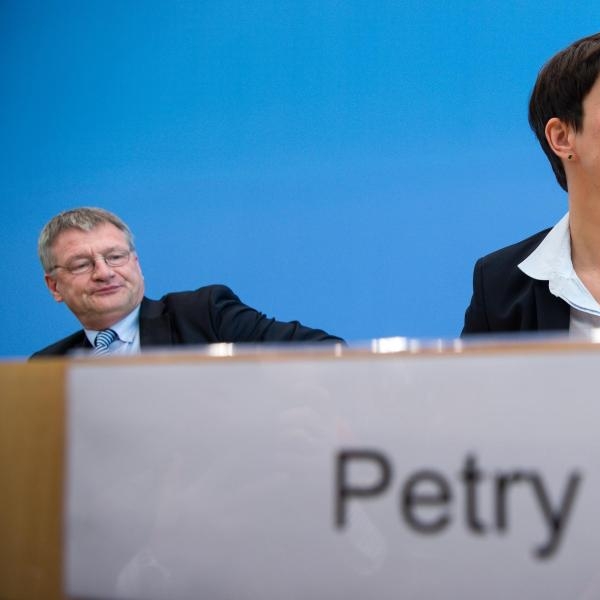 Mit DIESEM peinlichen Facebook-Post blamiert sich die AfD-Chefin