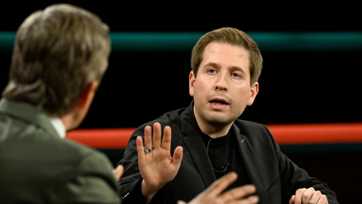Schlagabtausch zwischen ZDF-Moderator Markus Lanz und SPD-Politiker Kevin K&uuml;hnert. (Foto)