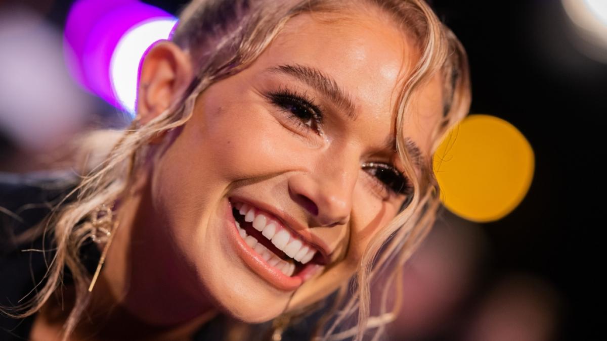 Lola Weippert durfte f&uuml;r Hunkem&ouml;ller modeln. (Foto)