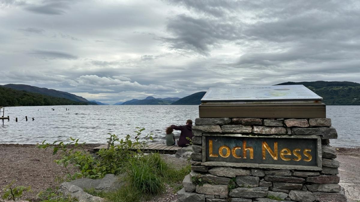 Nessie-Fans sind &uuml;berzeugt: Irgendwo in den Fluten des Loch Ness muss sich das sagenumwobene Monster verstecken. (Foto)
