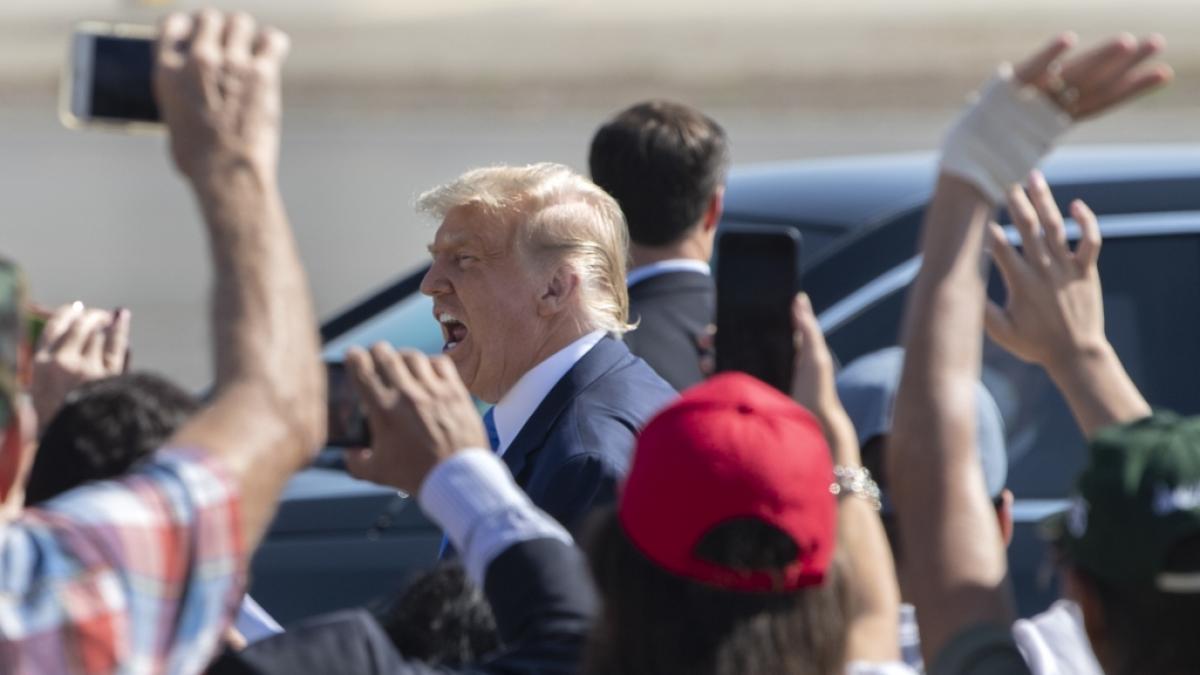 Donald Trump steht nach der Flut in Texas in der Kritik - hat er die Wetterwarnsysteme kaputtgespart? (Foto)