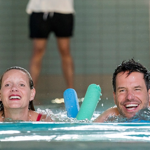 Frau Busche schwimmt sich komplett frei