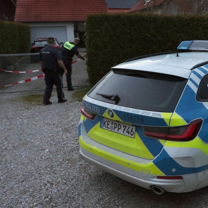 Ehepaar im eigenen Haus getötet - Täter auf der Flucht