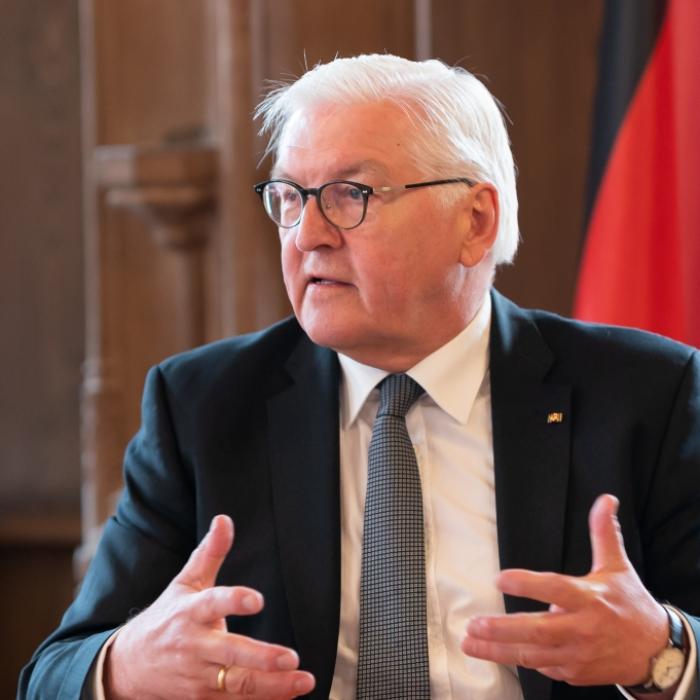 Twitter tobt! Bundespräsident fordert Pflichtdienst für junge Menschen