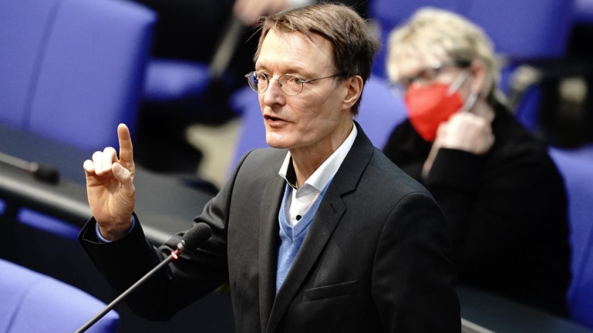 SPD-Gesundheitspolitiker Karl Lauterbach fordert eine &Uuml;berarbeitung der Impfempfehlung f&uuml;r Kinder und Jugendliche gegen das Coronavirus. (Foto)