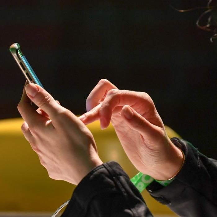 Kaputte Augen, kaputte Psyche! So gefährlich sind Smartphones wirklich