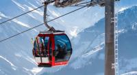 Ein Betrunkener ist aus einem Skilift gestürzt.