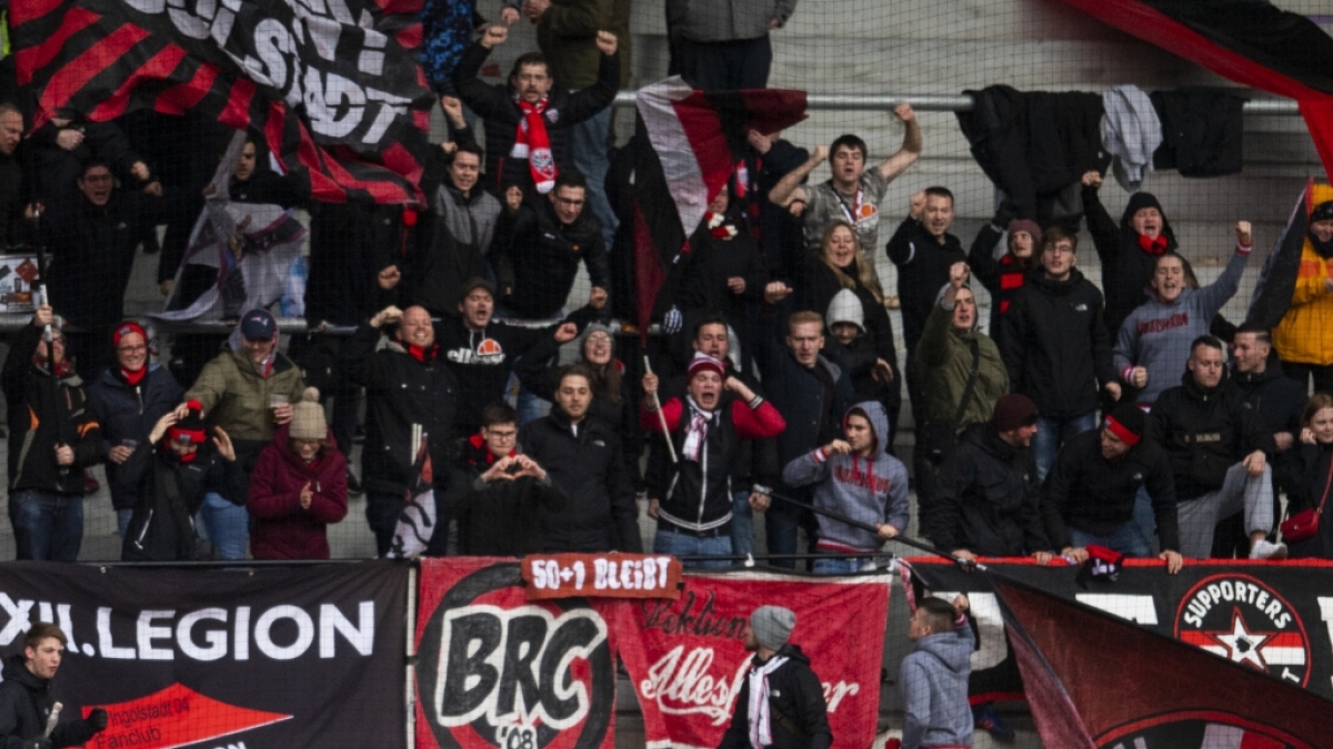 Die Mannschaft von Ingolstadt 04 wird von den Fans lautstark unterst&uuml;tzt. (Symbolbild) (Foto)