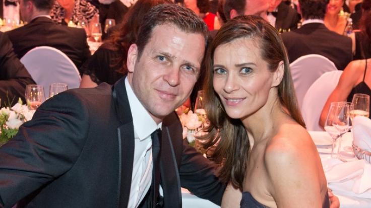 Oliver Bierhoff ist seit 2001 mit Klara Szalantzy verheiratet.