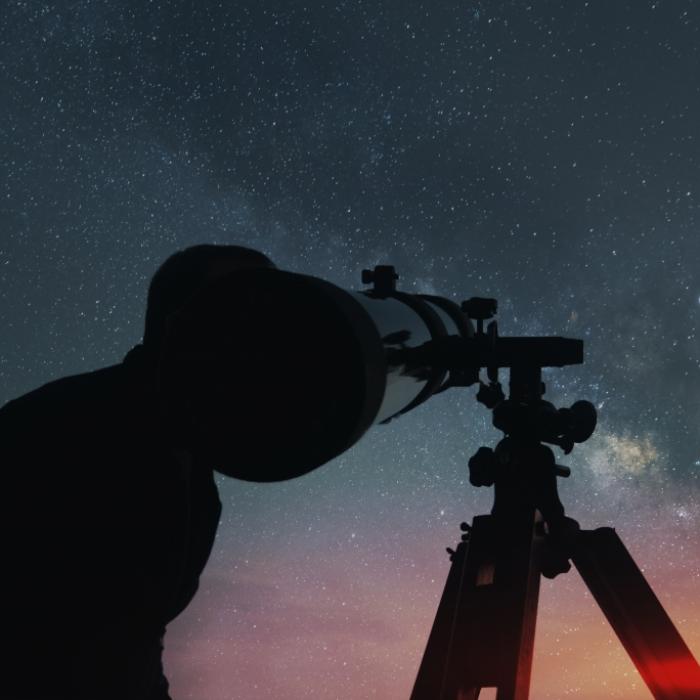 Rosafarbener Supermond, XXL-Asteroid, Sternschnuppen-Zauber