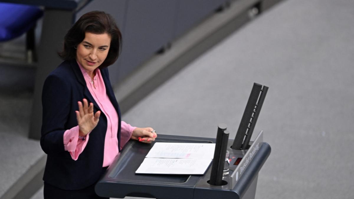 CSU-Forschungsministerin Dorothee B&auml;r blickte auf ihren ersten Schultag zur&uuml;ck. (Foto)