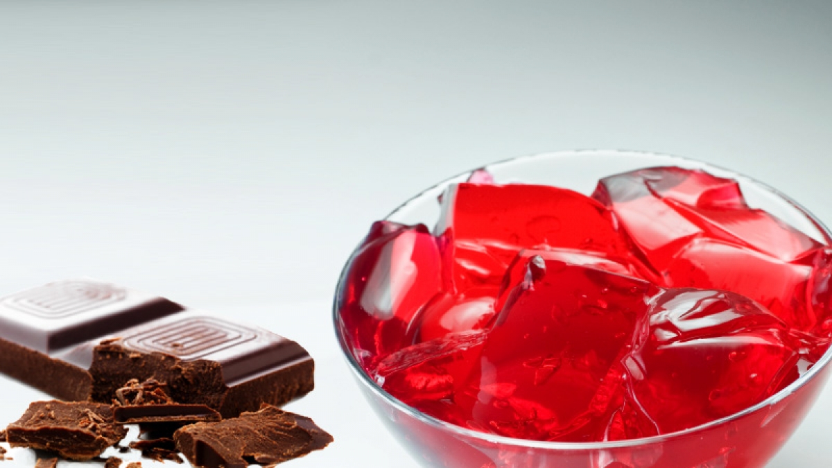 Naschen ist erlaubt: Aber wer seine Lust auf S&uuml;&szlig;es stillen m&ouml;chte, greift besser zu Wackelpudding als zu Schokolade. (Foto)