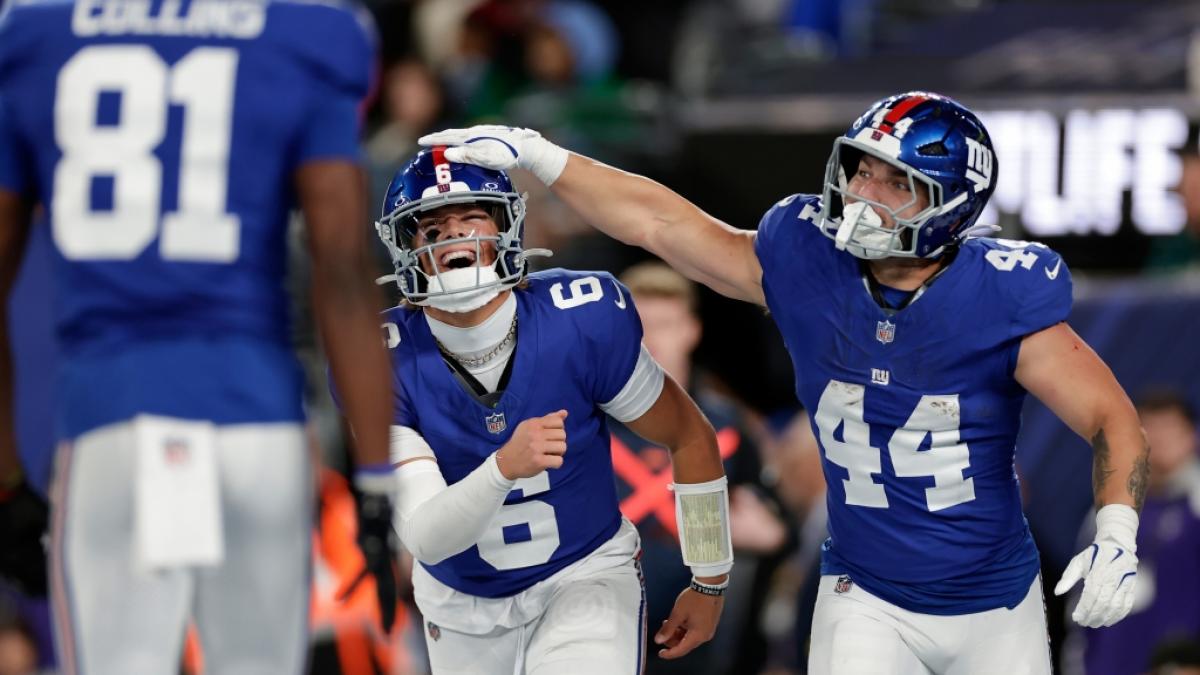 Jaxson Dart (6) und Cam Skattebo von den New York Giants feiern am 09.10.2025. (Symbolbild) (Foto)