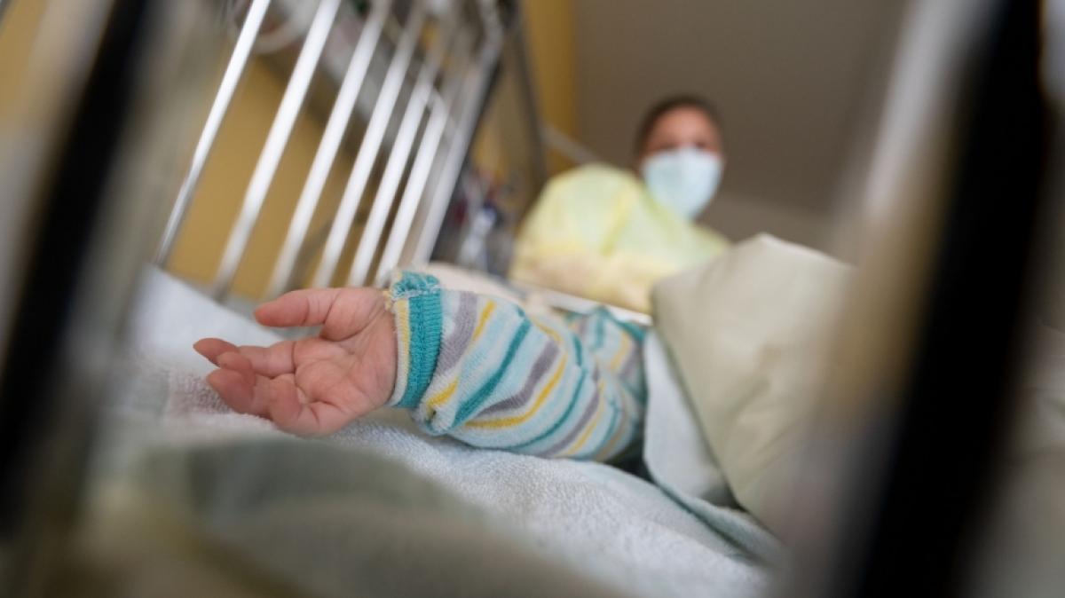 Infektionen mit dem Respiratorischen Synzytial-Virus breiten sich aktuell stark aus. (Foto)
