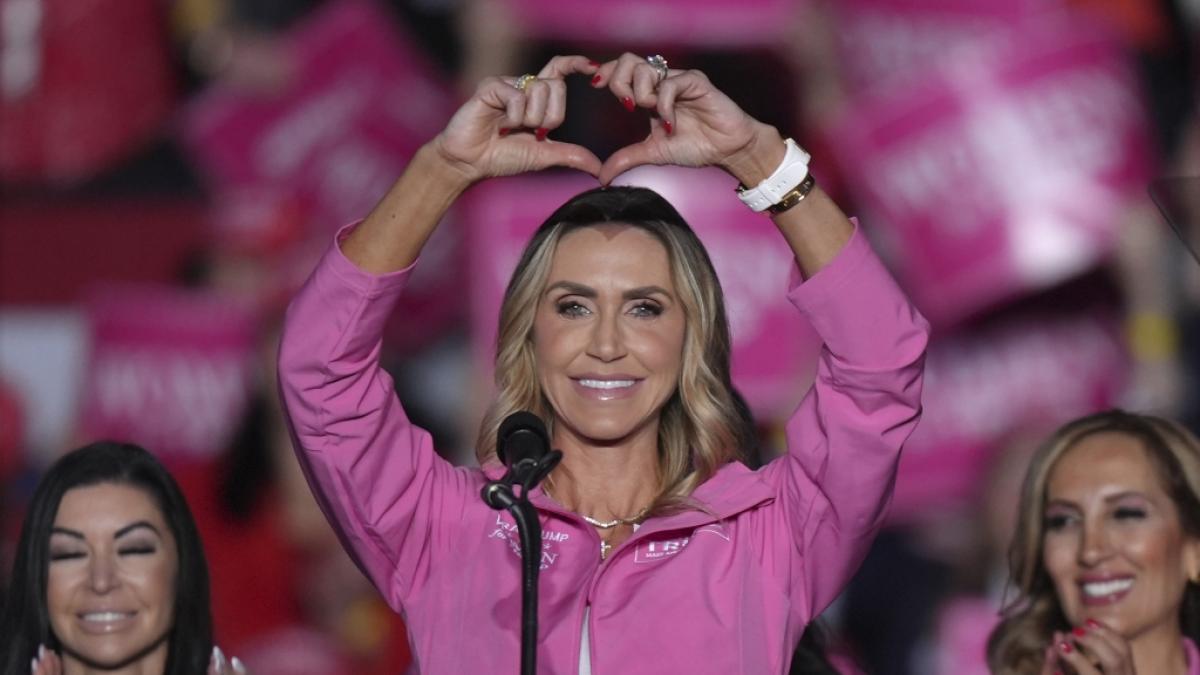 Auf einem neuen Familienfoto stiehlt Lara Trump ihrem Schwiegervater Donald Trump glatt die Show. (Foto)