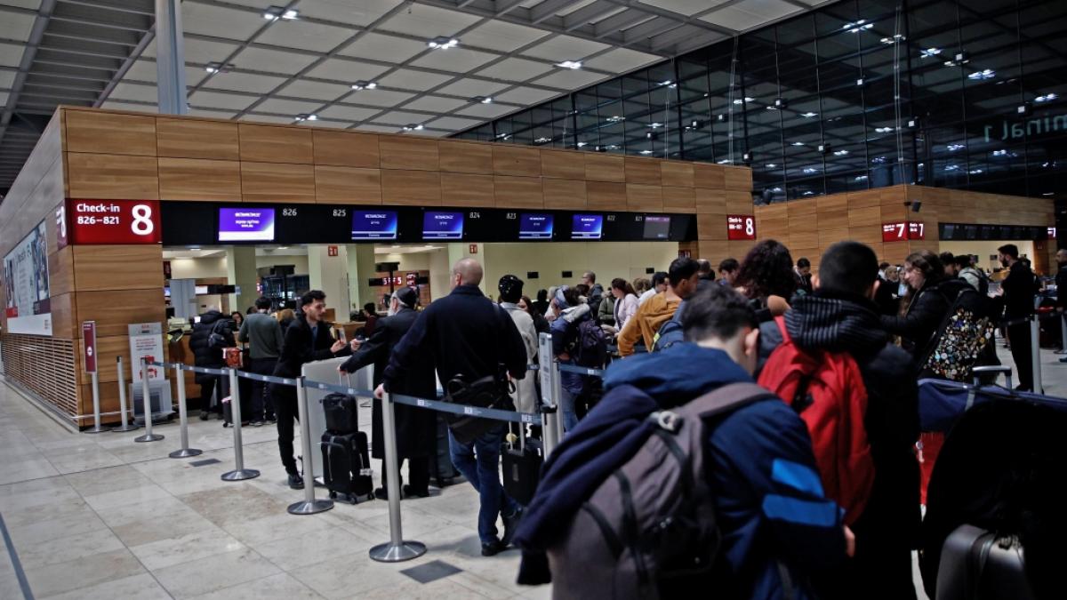 Verdi hat am 25.Januar zu Warnstreiks am Flughafen Berlin-Brandenburg (BER) aufgerufen. (Symbolfoto) (Foto)
