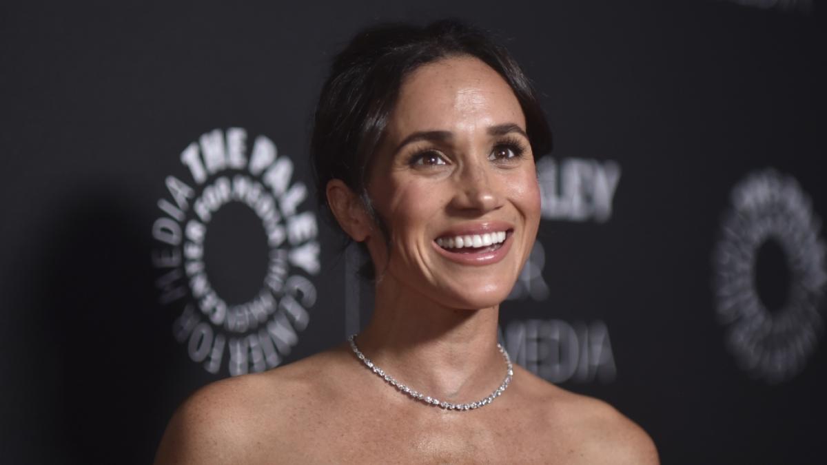 Meghan Markle strahlt &uuml;ber das ganze Gesicht: Die Freude &uuml;ber die bevorstehende Baby-Geburt ihrer Freundin ist nicht zu &uuml;bersehen. (Foto)