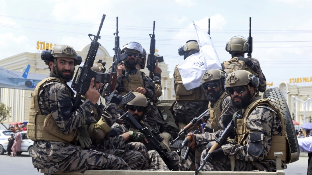 Taliban-K&auml;mpfer bedrohen Journalisten in Kabul. (Foto)