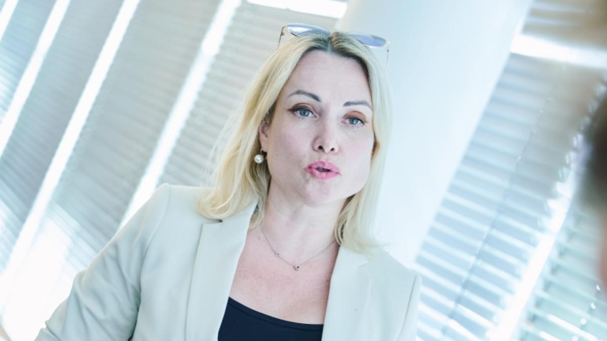 Marina Owsjannikowa fordert eine Fu&szlig;fessel f&uuml;r Wladimir Putin. (Foto)