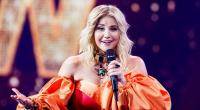 Beatrice Egli strahlt vor Glück.