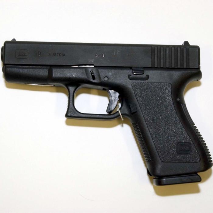 WARUM durfte der Attentäter scharfe Schusswaffen besitzen?