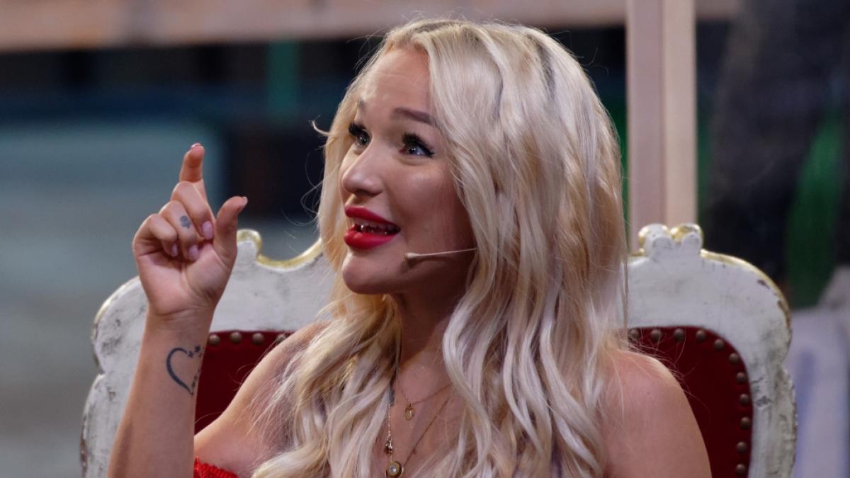 Emmy Russ wagt ein neues Abenteuer: Der Reality-TV-Star steigt bei "Fame Fighting" in den Box-Ring. (Foto)