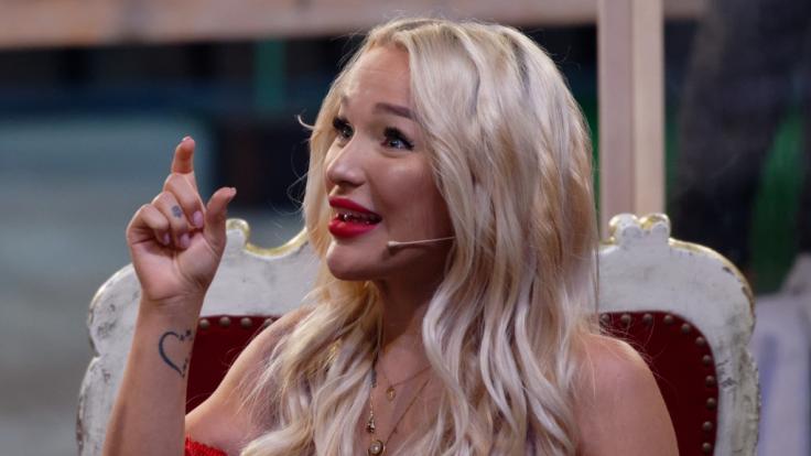 Emmy Russ wagt ein neues Abenteuer: Der Reality-TV-Star steigt bei "Fame Fighting" in den Box-Ring.