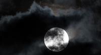 Zeigt ein YouTube-Video etwa Aliens vorm Mond?