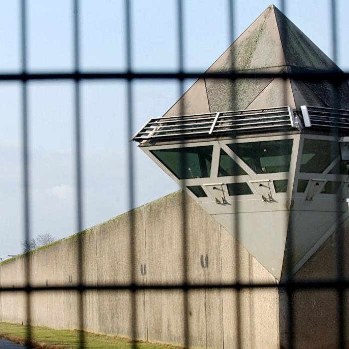 Ganz schön bissig! Mafia-Boss beißt Knast-Wärter Finger ab