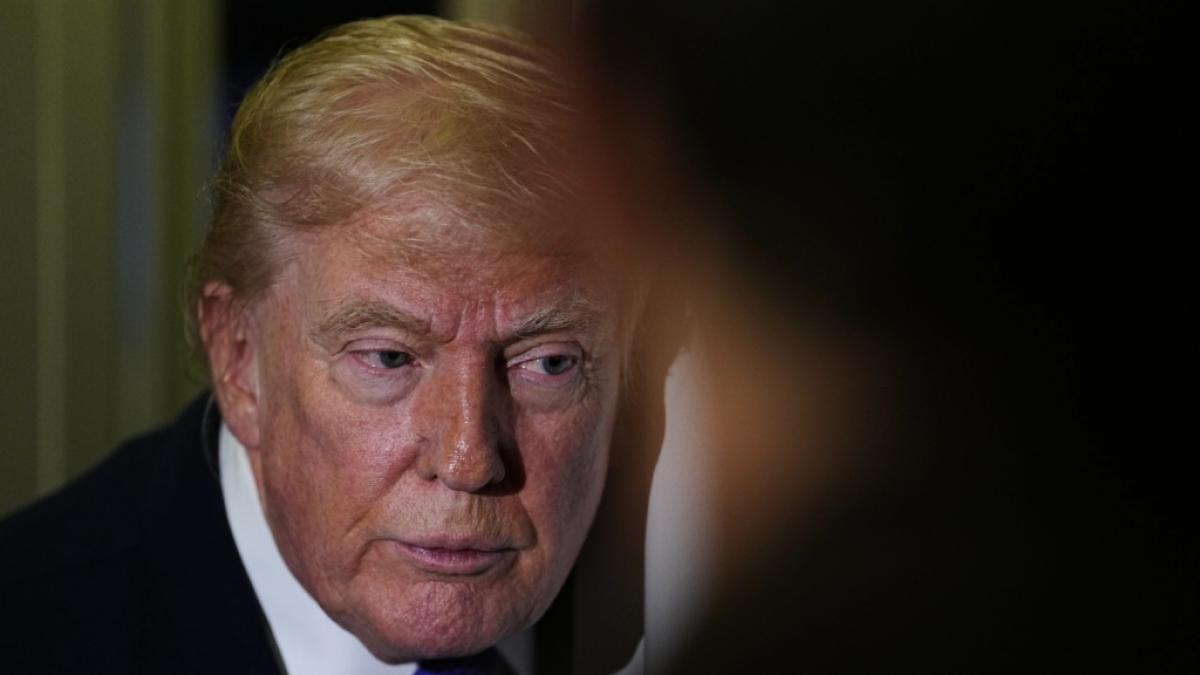 Selbst aus den eigenen Reihen bekommt Donald Trump immer mehr Kritik - einstige Regierungsmitarbeiter sind inzwischen &uuml;berzeugt, dass sich der US-Pr&auml;sident sein eigenes politisches Grab schaufelt. (Foto)