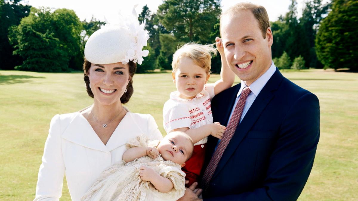 Es ist die wohl romantischste Liebesgeschichte unseres Jahrhunderts: Der künftige König von Großbritannien verliebte sich einst in ein bürgerliches Mädchen. Hier ist die Geschichte von Prinz William und seiner Kate. (Foto)