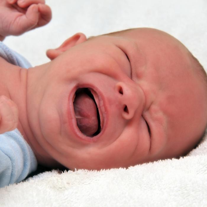 Betrunkener Opa (76) stürzt auf Urenkel - Baby tot!