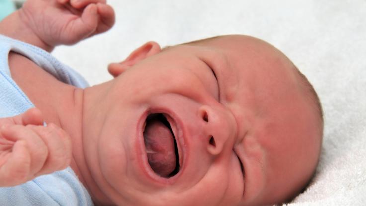 Ein betrunkener Großvater ist auf seinen Enkel gestürzt. Ein betrunkener Großvater ist auf seinen Enkel gestürzt. (Foto)