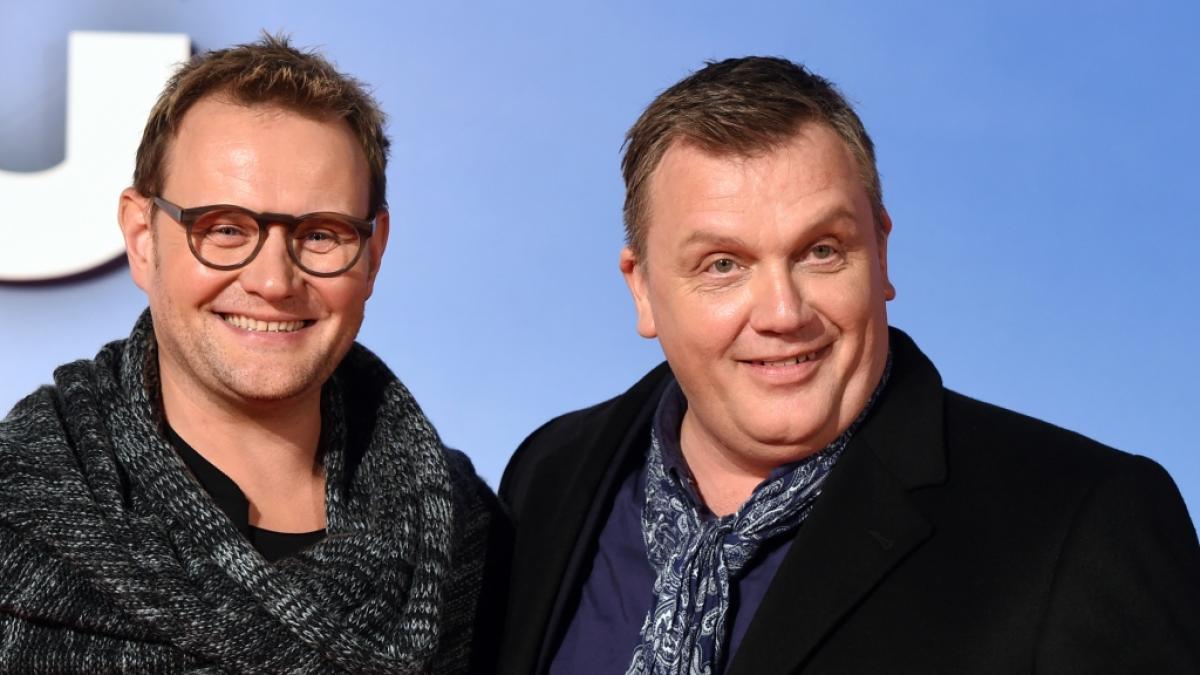 Der Schauspieler Devid Striesow (l) und der Comedian und Buchautor Hape Kerkeling bei der Filmpremiere von "Ich bin dann mal weg". (Foto)