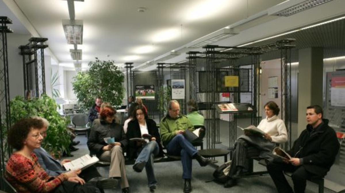 Wartezone einer Agentur f&uuml;r Arbeit&nbsp; (Foto)