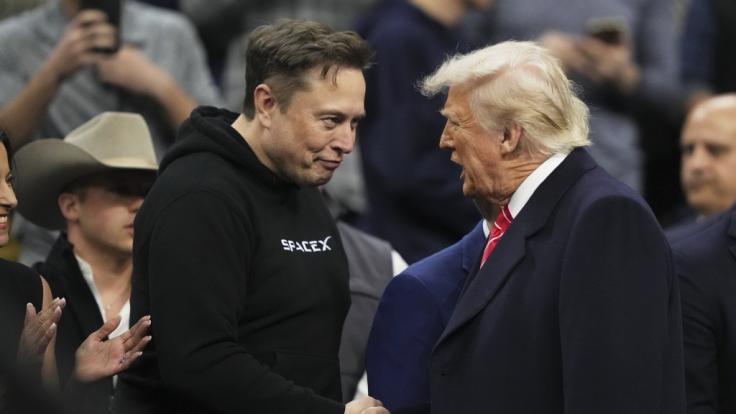 Elon Musk äußert sich zur US-Zollpolitik und fällt Donald Trump damit in den Rücken.