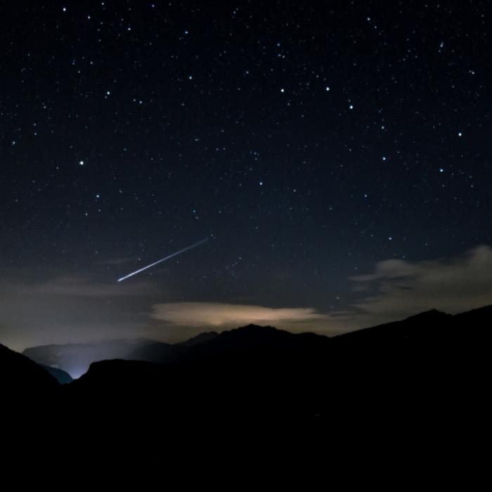 Astro-Spektakel! Sternschnuppen-Regen erleuchtet den Nachthimmel