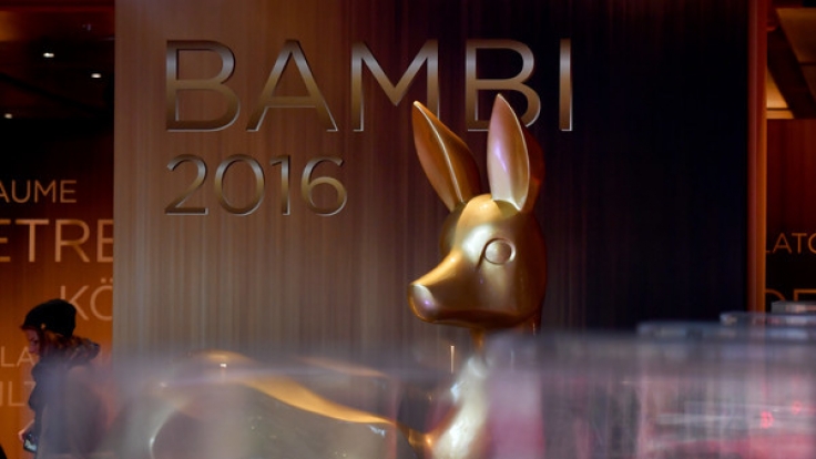 Ein riesiger Bambi begrüßt die Gäste im Berliner Stage Theater.