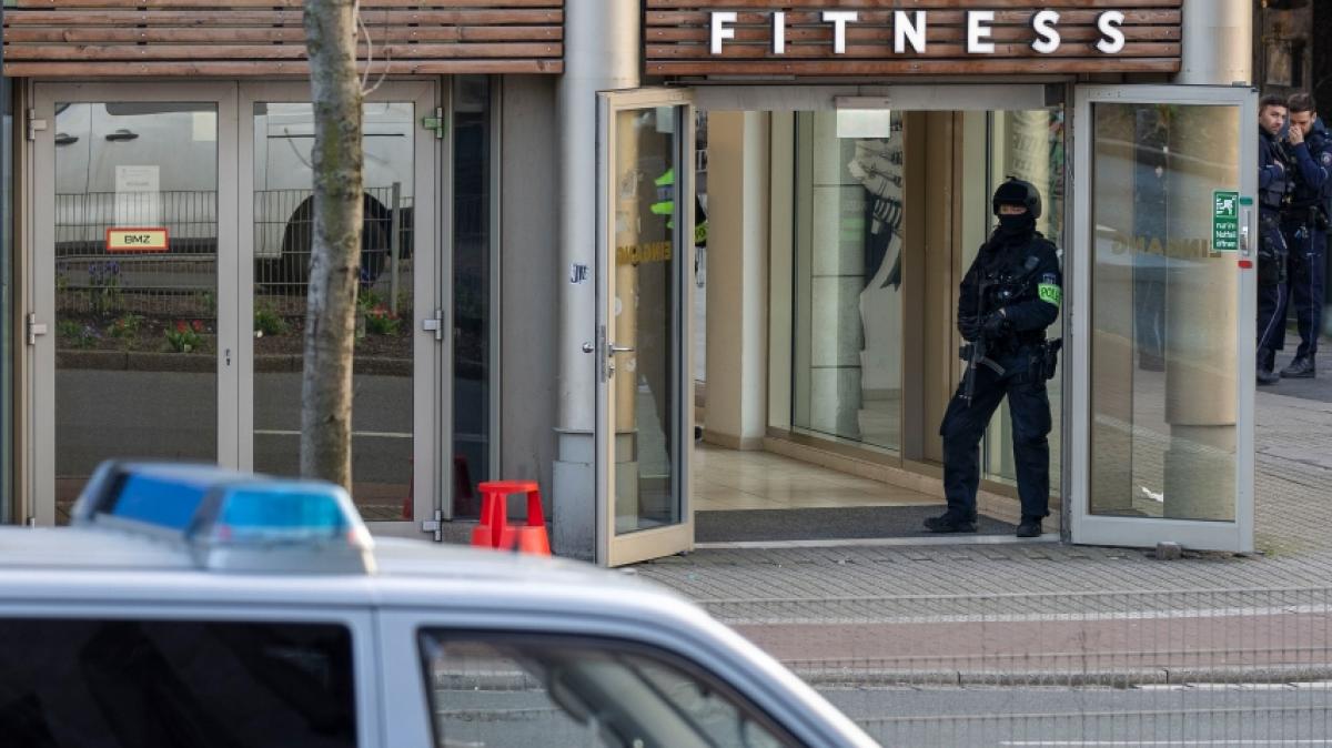 Bei einer Attacke in einem Fitnessstudio in der Duisburger Innenstadt sind mehrere Personen schwer verletzt worden. (Foto)