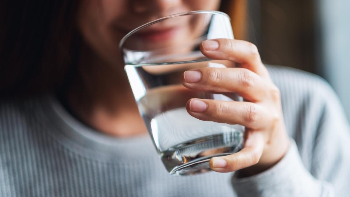 Binnen weniger Minuten trank eine 35-j&auml;hrige Frau aus den USA zwei Liter Wasser - wenig sp&auml;ter war die zweifache Mutter tot (Symbolfoto). (Foto)