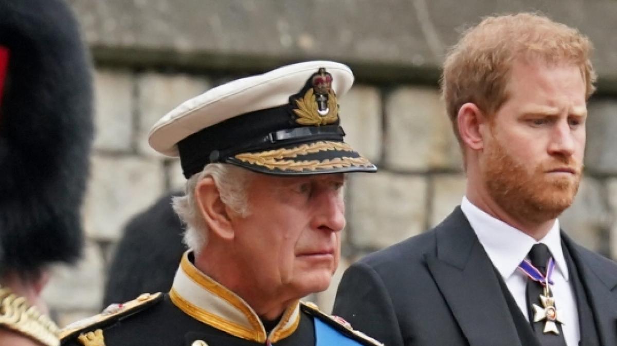 Bei K&ouml;nig Charles III. und Prinz Harry h&auml;ngt der Haussegen schief - nun bahnt sich ein Vers&ouml;hnungsgespr&auml;ch zwischen Vater und Sohn an, ist aus Palastkreisen zu vernehmen. (Foto)