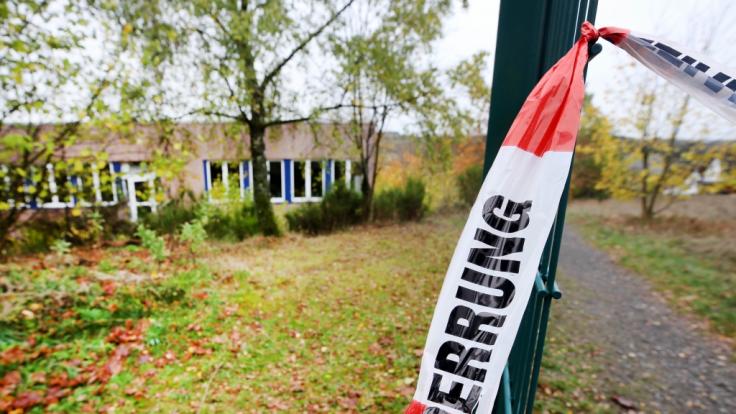 Die Polizei hat das Waldstück, wo der 16-Jährige gefunden wurde, teilweise abgesperrt.