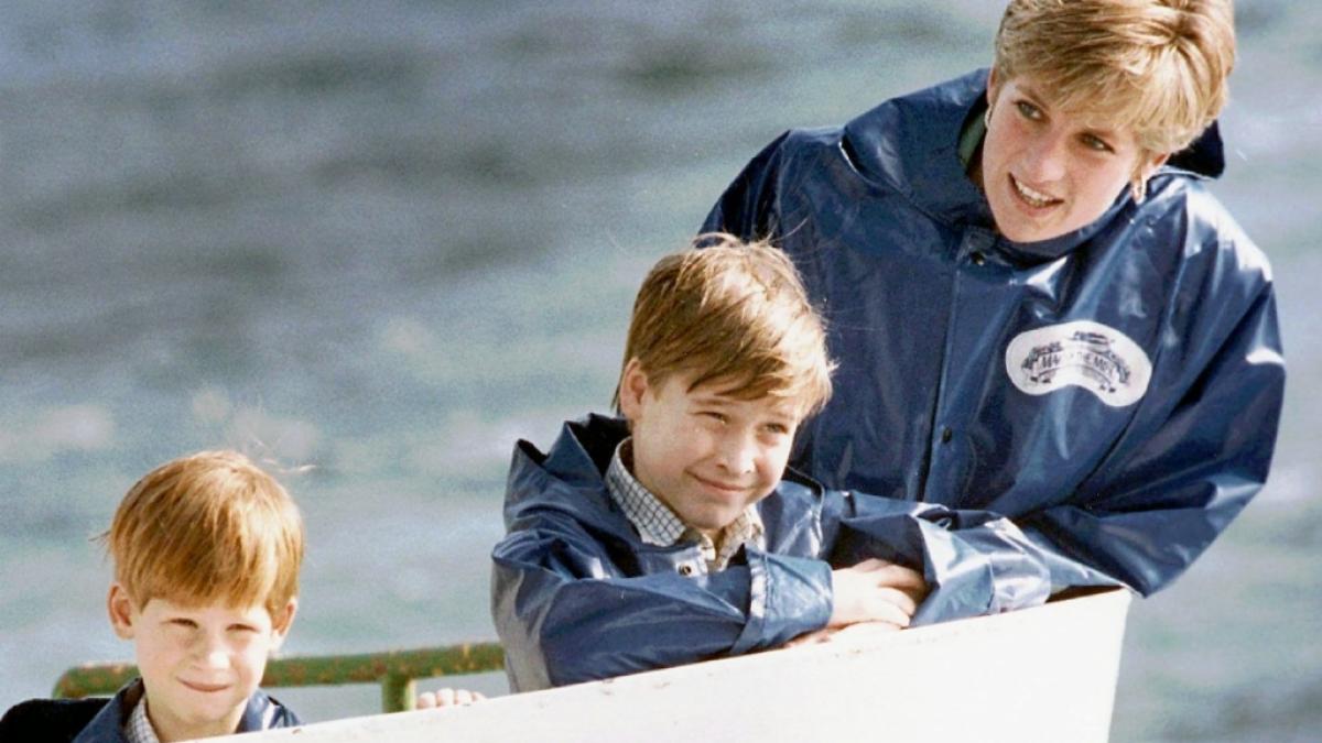 Prinzessin Diana genoss jeden Augenblick mit ihren S&ouml;hnen William und Harry - die Baby-Trag&ouml;die in ihrer Familie konnte Lady Di so vergessen. (Foto)