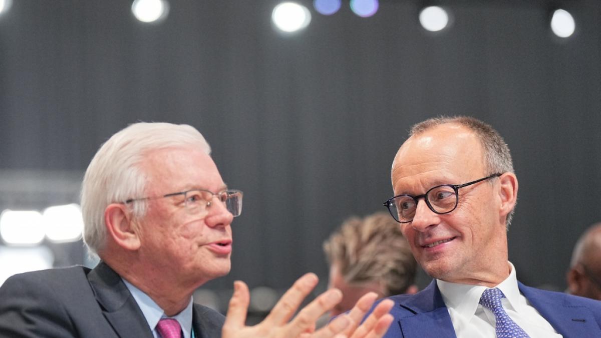 Roland Koch im Gespr&auml;ch mit Friedrich Merz. (Foto)